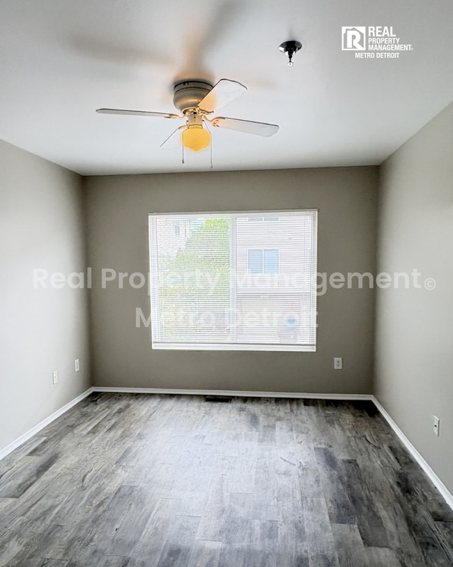 Building Photo - CONVENIENT CONDO LIVING
