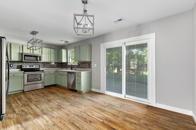 Building Photo - 607 Winter Way Dr