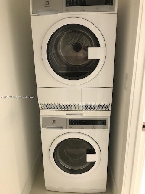 Building Photo - 251 Crandon Blvd