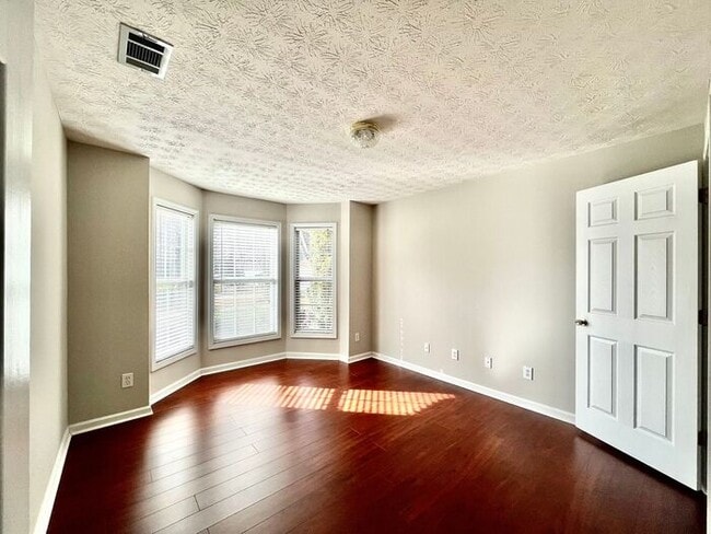 Building Photo - 1410 Highland Farm Dr