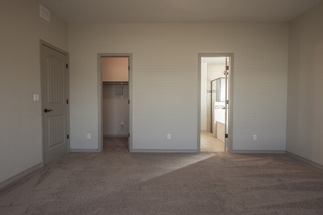 Building Photo - Stylish & Spacious Eastside Home with Stunning Modern Kitchen