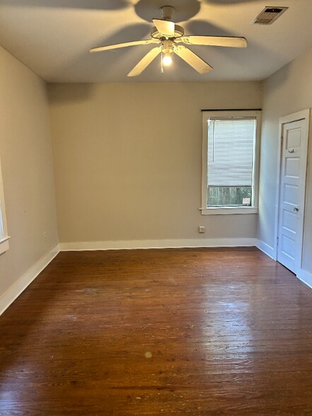 Building Photo - 1415 Drehr Ave