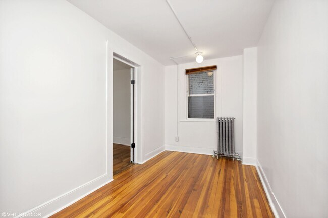 Building Photo - Stylishly Renovated 3 Bedroom 2 bathroom House