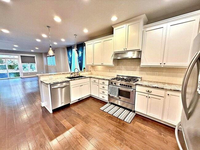 Building Photo - 1707 SW Moss St