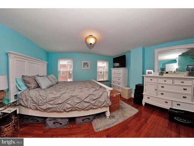 Building Photo - 728 S Smedley St