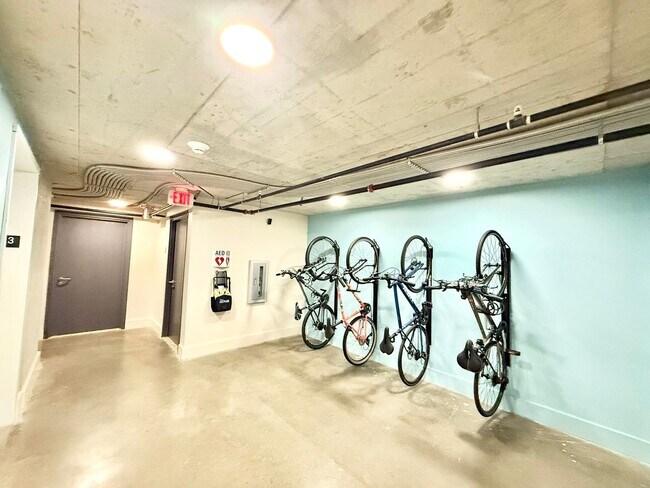 Building Photo - 803 Waimanu St