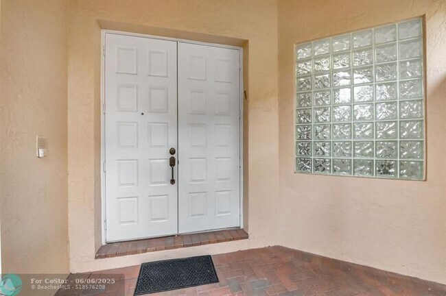 Building Photo - 11081 Springbrook Cir