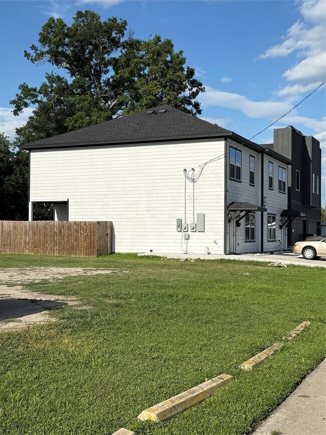 Building Photo - 4511 Reed Rd