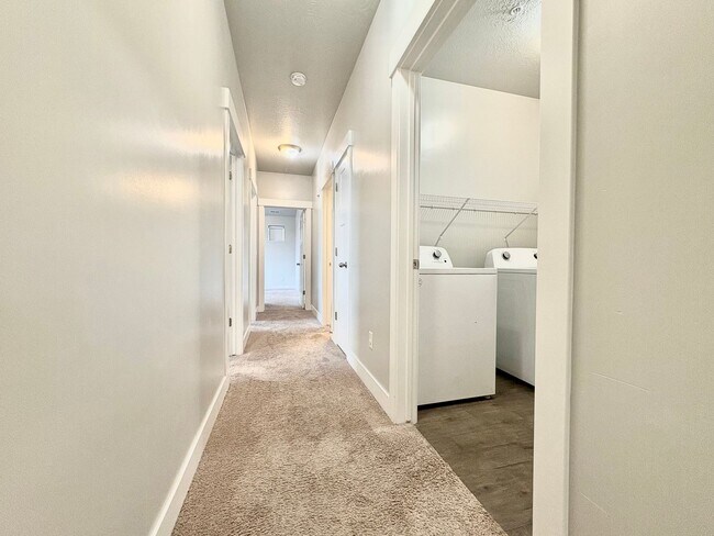 Building Photo - Spacious & Bright 3 Bedroom Condo with Pool Access, Garage, and Prime Lehi Location!