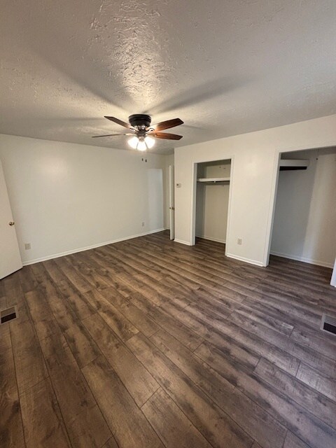 Building Photo - 301 Maple St