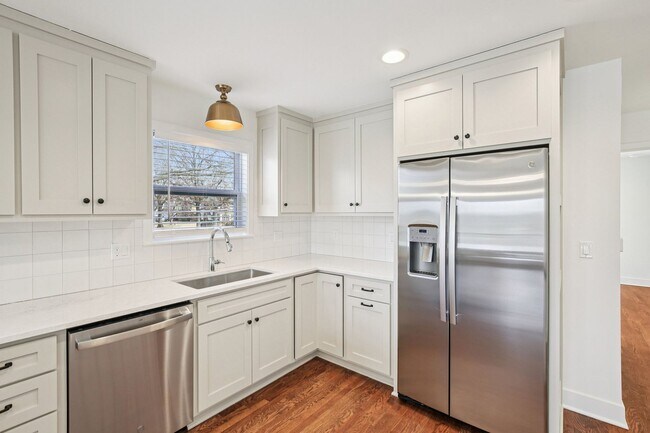 Building Photo - Main St Townhomes