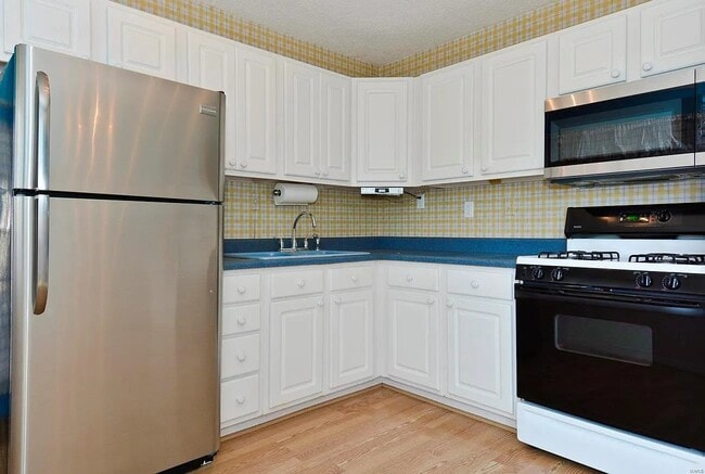 Building Photo - 980 Manresa Ln
