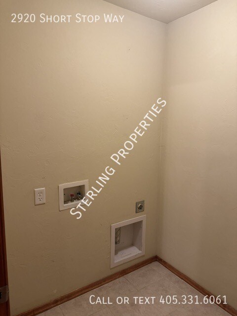 Building Photo - 2920 Short Stop Way