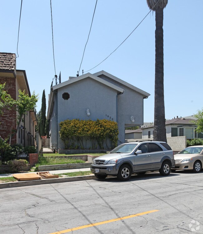 Building Photo - 1825 Scott Rd