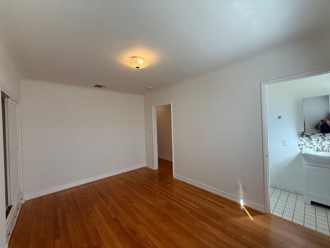 Building Photo - Amazing 3 Bedroom Montrose Home!