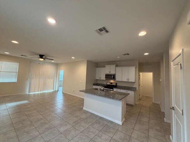 Building Photo - 36987 N Sidewinder Dr
