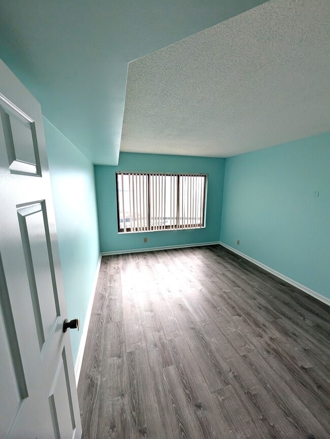 Building Photo - 7505 River Rd