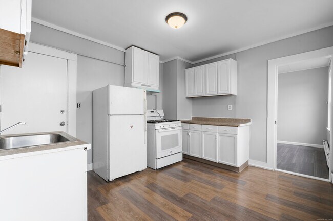 Building Photo - 14 Crown St