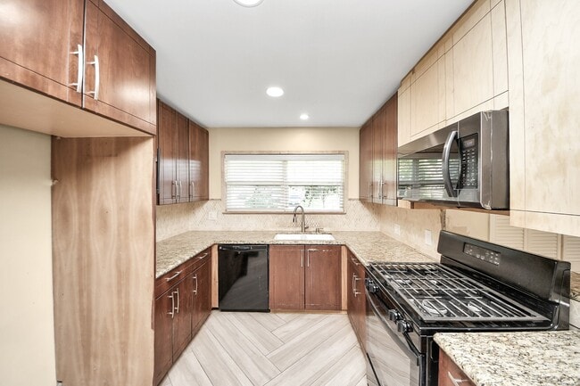 Building Photo - 7623 Barberton Dr