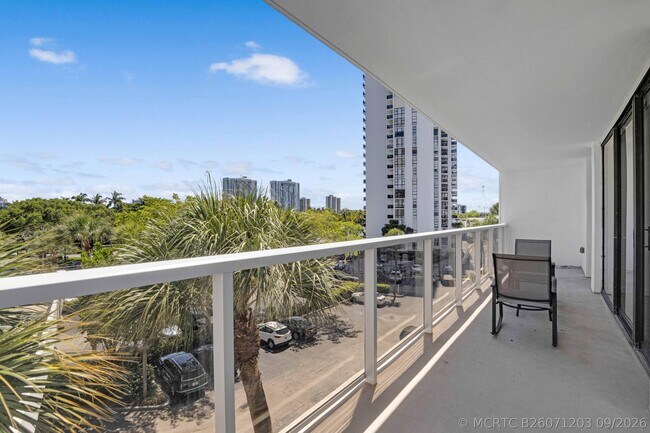 Building Photo - 3701 N Country Club Dr