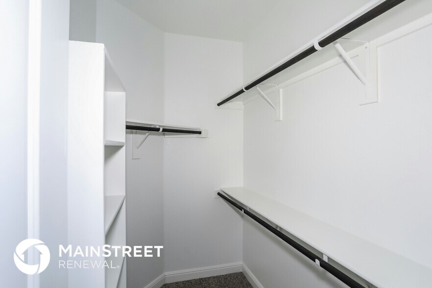 Building Photo - 808 Wilmott Ter