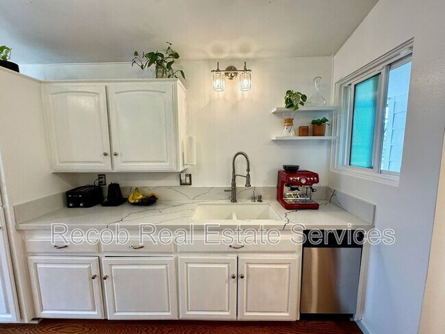 Building Photo - 3452 Lockwood Dr