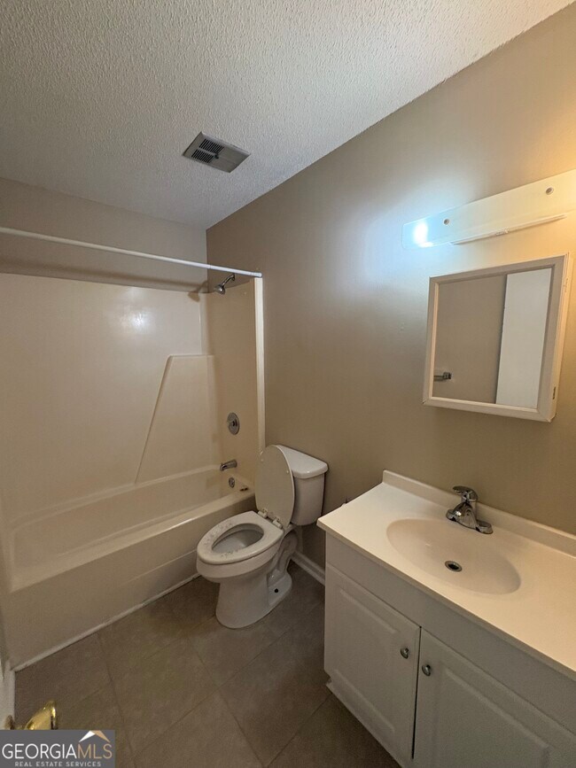 Building Photo - 853 Mission Trace Dr