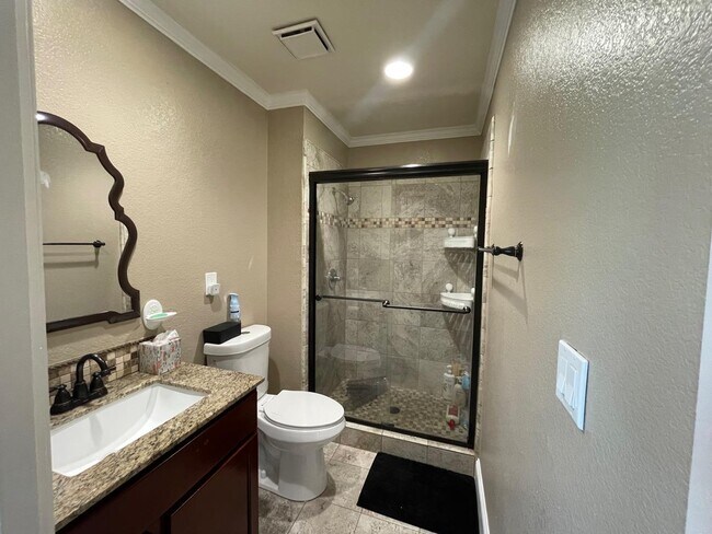 Building Photo - 6128 Chickasaw Ct