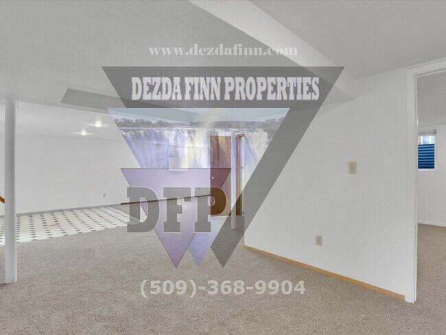 Building Photo - Charming Shadle District 3 bedroom with RV...