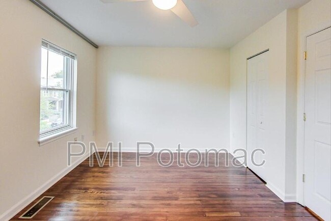 Building Photo - 1749 L St NE