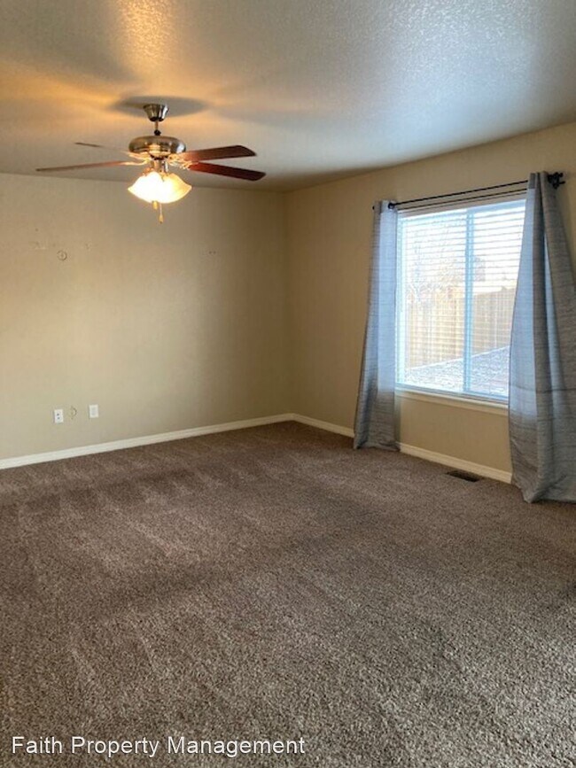 Building Photo - 4 br, 3.5 bath House - 2745 Branding Iron Way