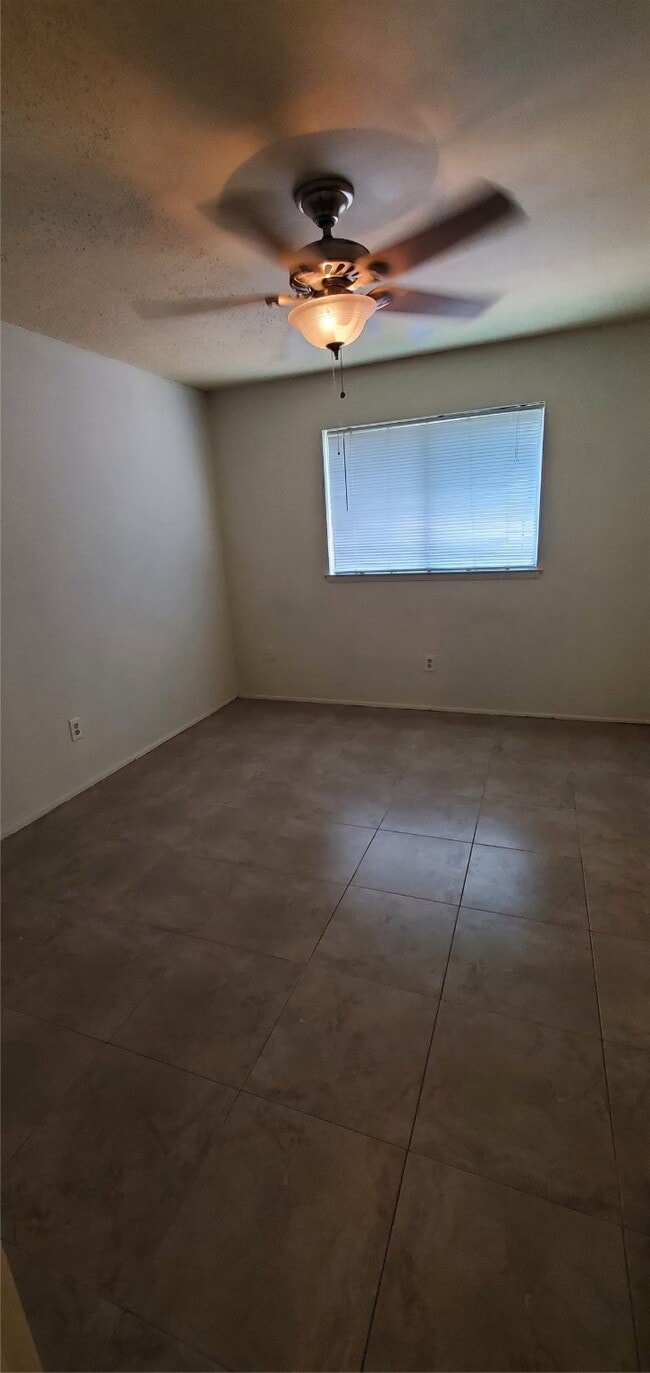 Building Photo - 7406 La Pl Dr