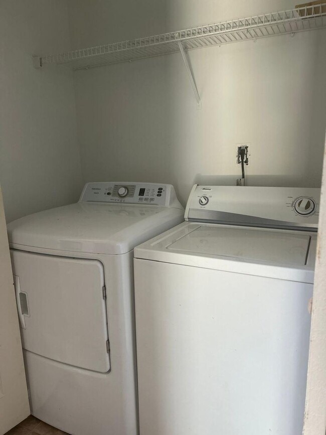 Building Photo - Desired Location for this 3 bedroom 2 bath...