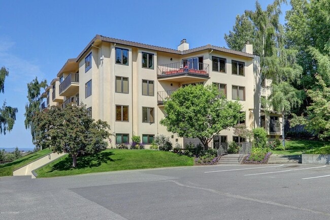 Building Photo - 333 M St
