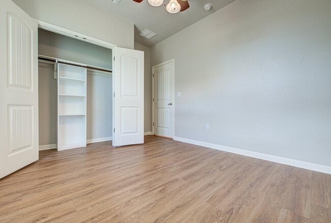 Building Photo - 8816 Blaze Dr