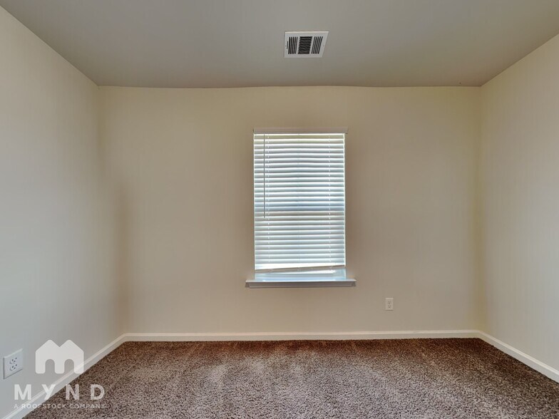 Building Photo - 115 Dasher Dr