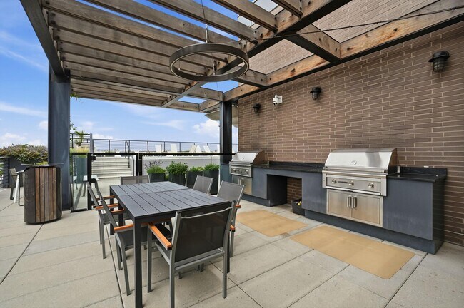 Building Photo - 1625 Eckington Pl NE