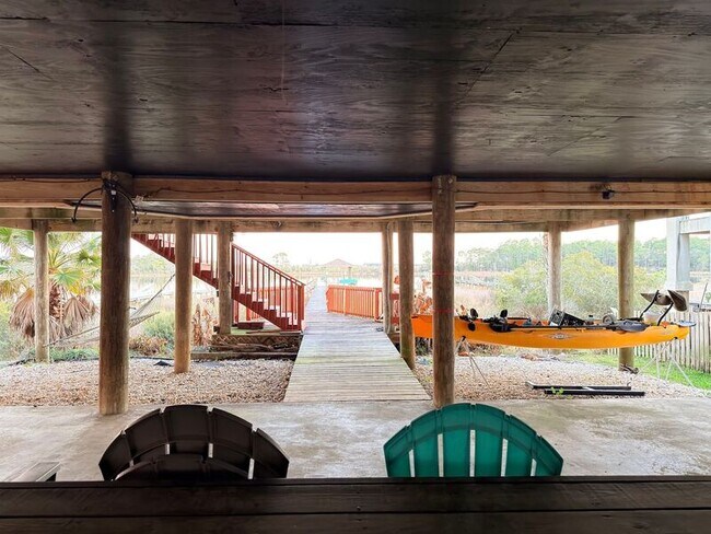 Building Photo - 2572 Gulf Breeze Ave