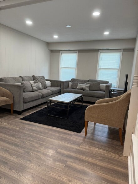 Building Photo - 2823 Chablis Cir