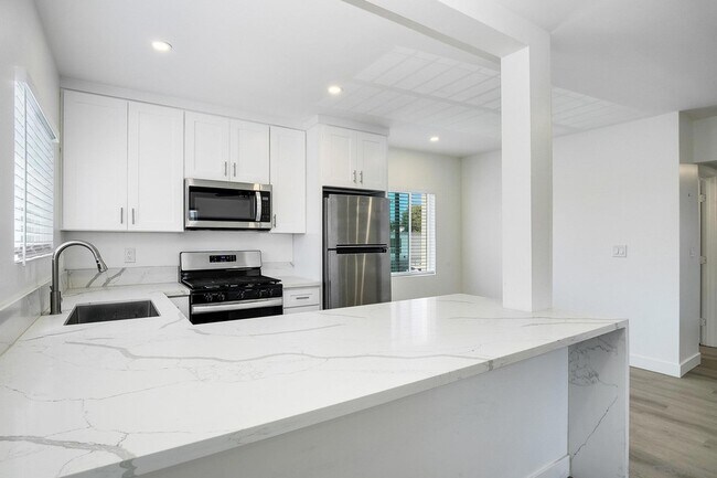 Building Photo - 3204 Collier Ave
