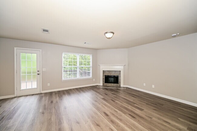 Building Photo - 167 Lyndhurst Dr