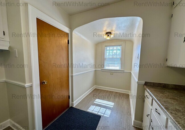 Building Photo - 1917 W 3rd St