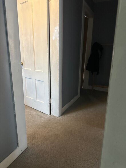 Building Photo - 58 Tolland St