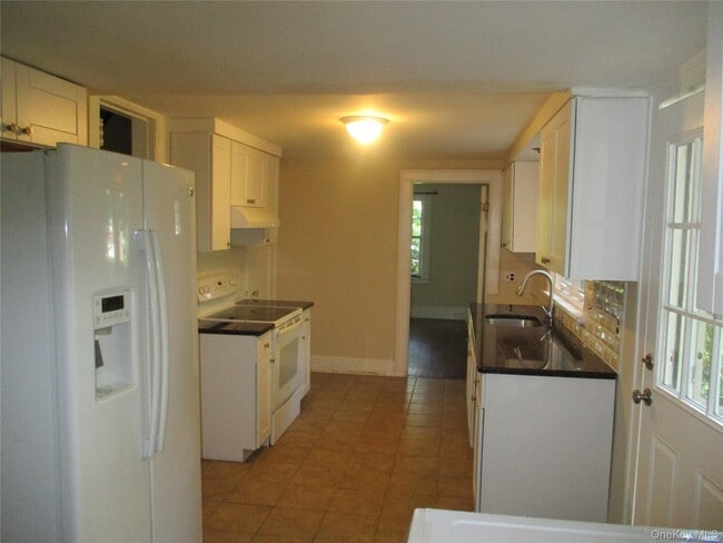 Building Photo - 8 Ridgecrest W