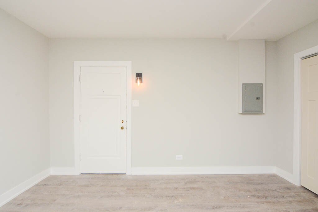 Building Photo - 4549 N Damen Ave