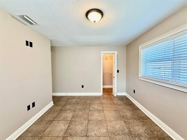 Building Photo - 1103 Ballinger Rd