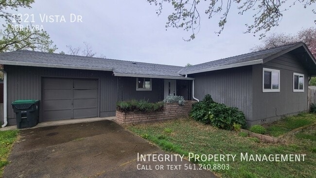 Building Photo - 1321 Vista Dr