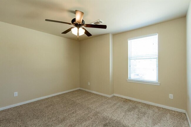 Building Photo - 1208 Bayfield Dr