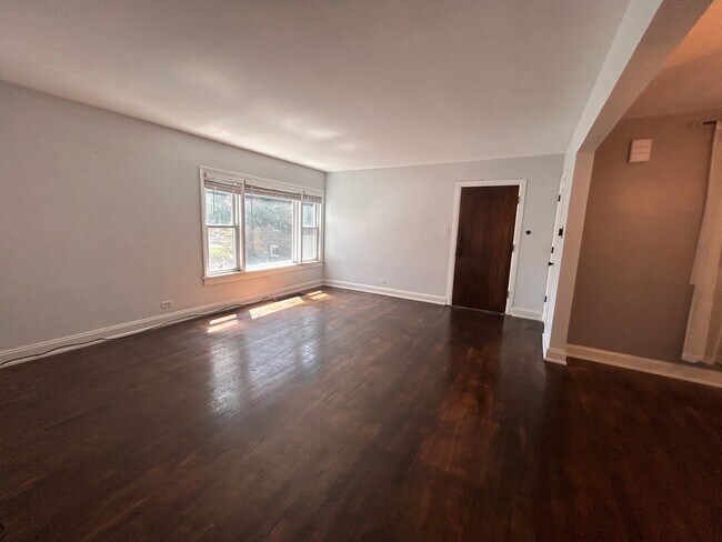 Building Photo - 10518 S Artesian Ave