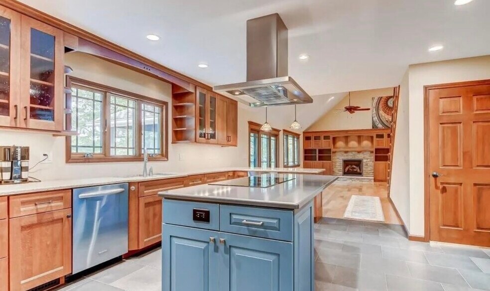 Building Photo - 3120 Kensington Dr